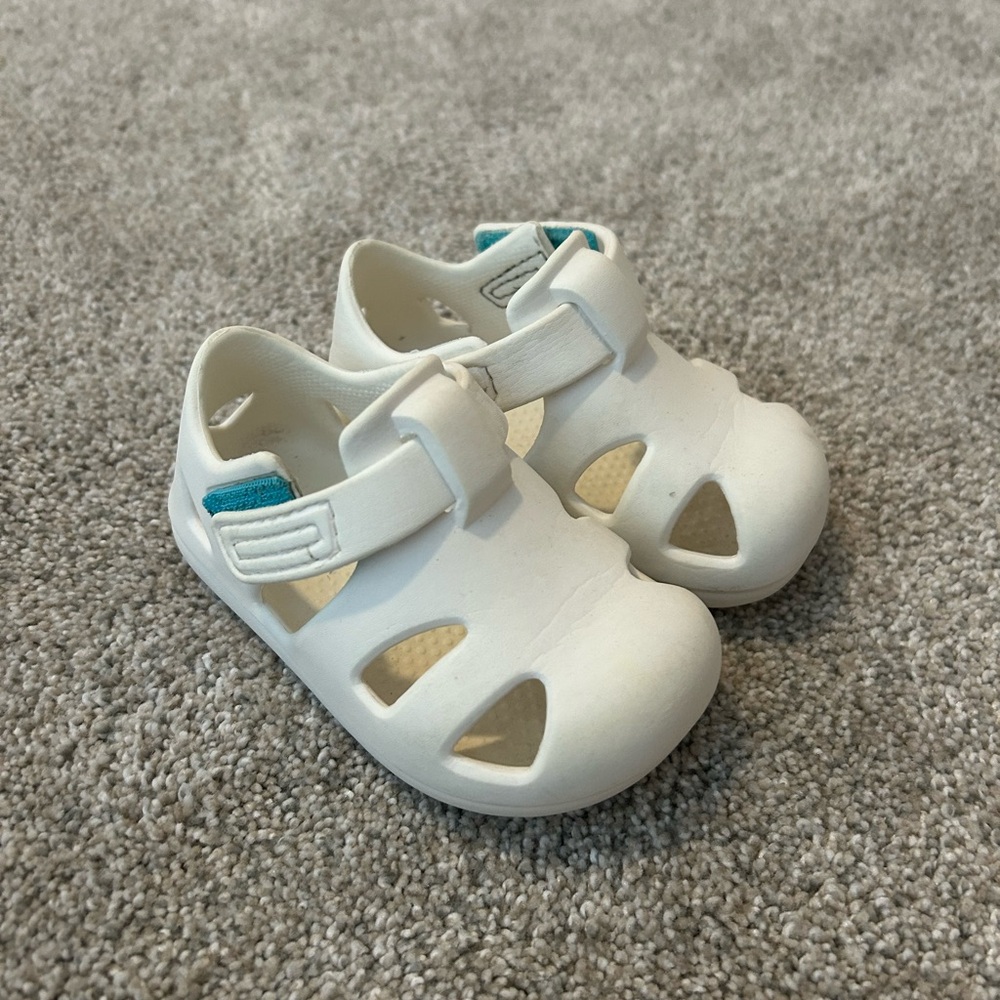 Ten Little Splash Sandals size 6